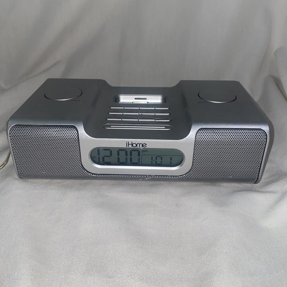 iHome Other - iHome iH8 iPod docking station alarm clock/AM/FM Radio-silver -works- no Remote
